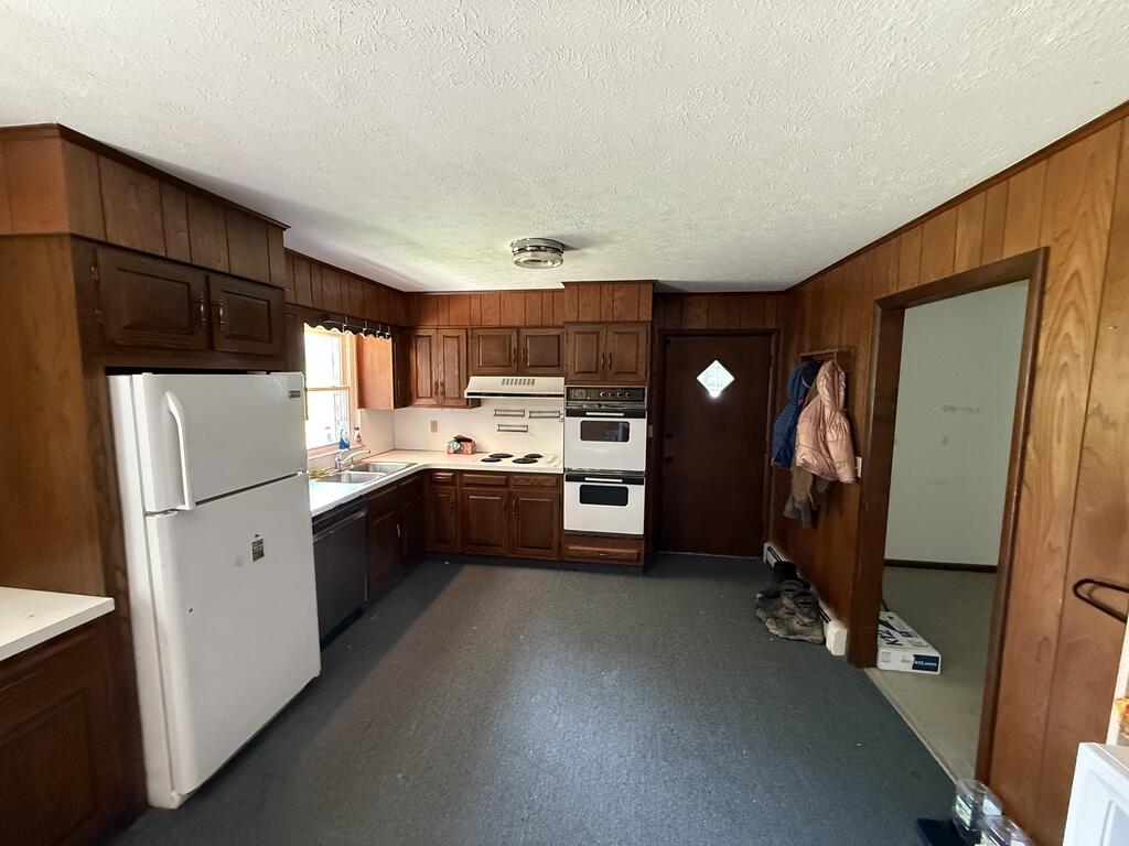 143 2nd St - Photo 3