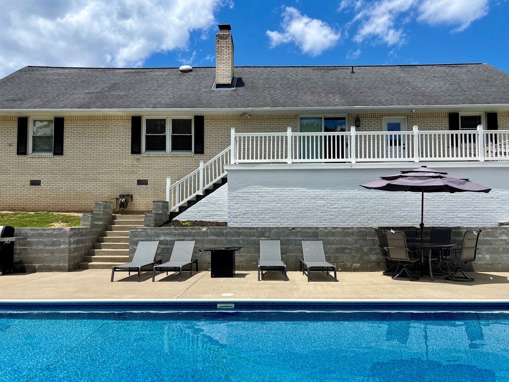 203 Homewood Drive - Photo 2