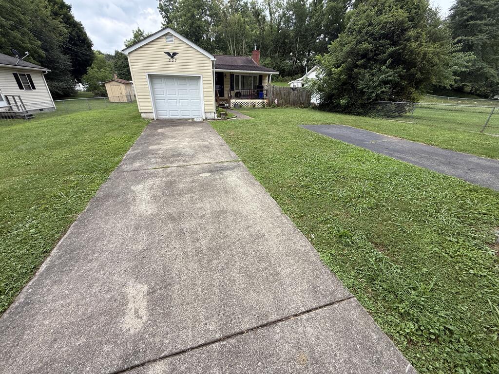 307 Hartley Ave - Photo 2