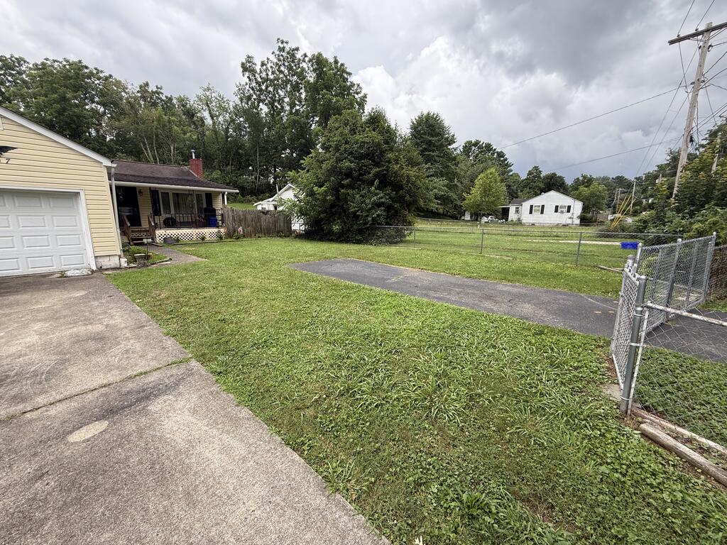 307 Hartley Ave - Photo 3
