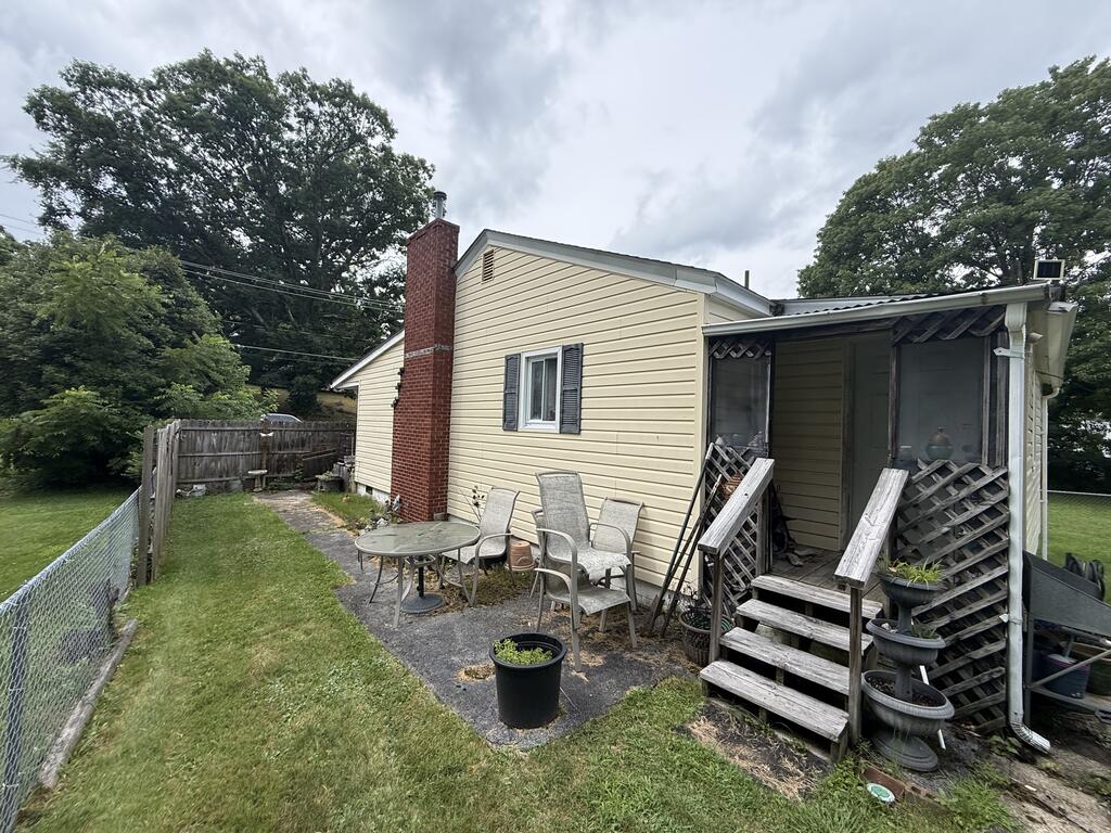 307 Hartley Ave - Photo 4