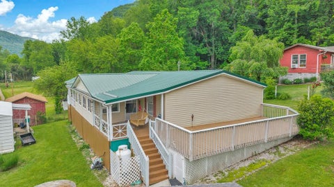 Homes For Sale - 117 Cedar Street<br/> Hinton, WV 25951