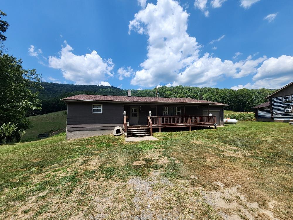 312 Falls View Lane, Hinton, West Virginia image 1