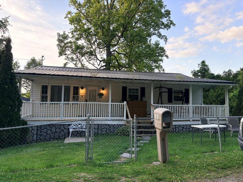 Homes For Sale - 242 Ridgewood Ave<br/> Oak Hill, WV 25901