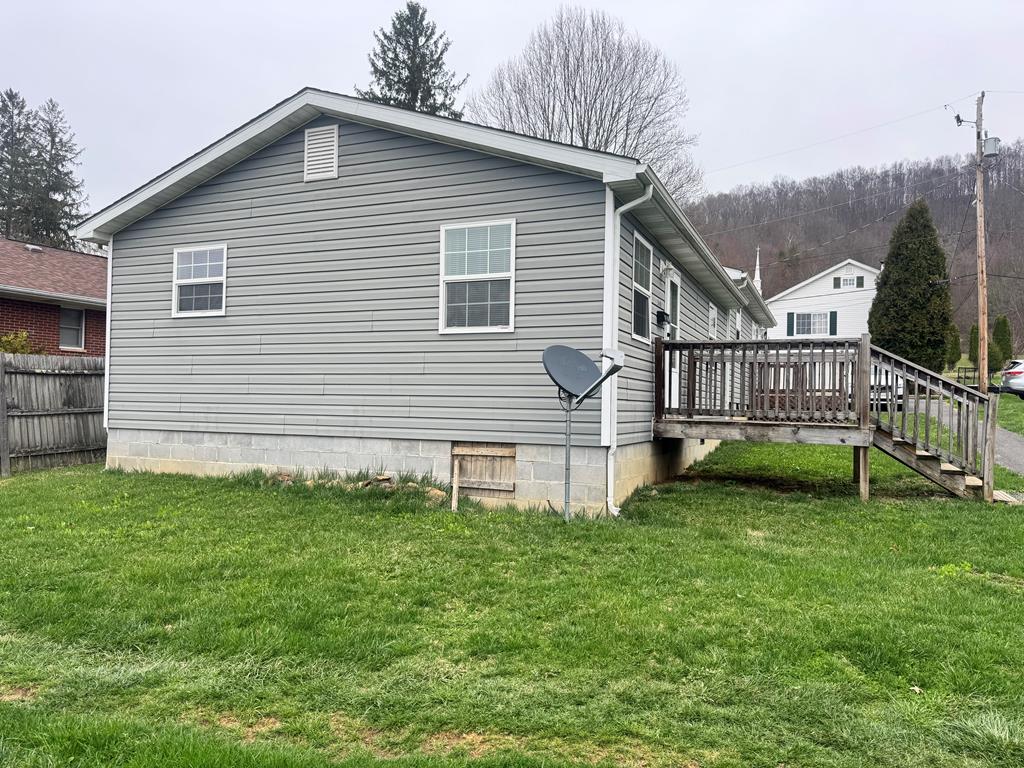 366 Twelfth St, Rainelle, West Virginia image 2