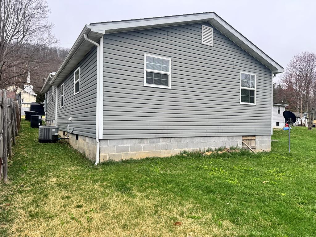 366 Twelfth St, Rainelle, West Virginia image 3