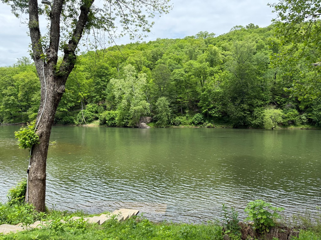 62 River Drive, Hinton, West Virginia image 3