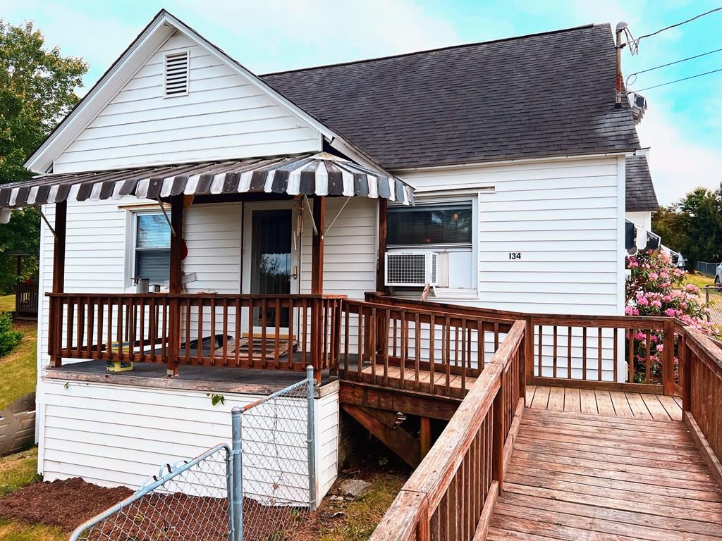 134 6th St, Bradley, West Virginia image 1
