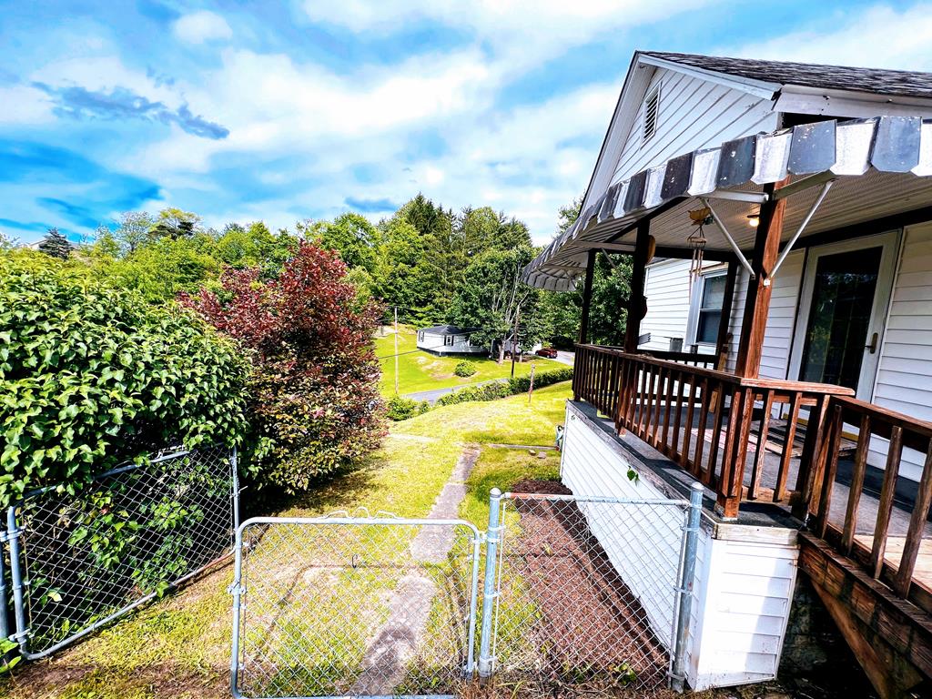 134 6th St, Bradley, West Virginia image 2