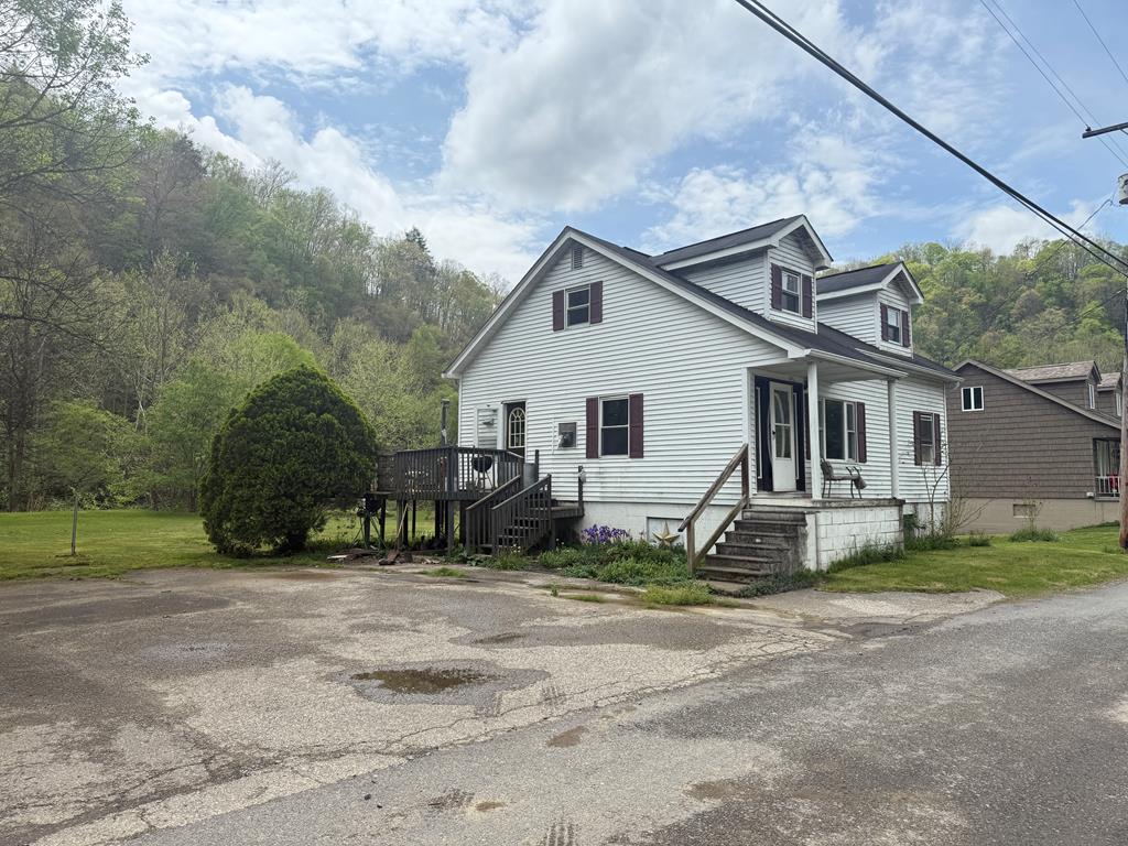 241 Sycamore Avenue, Pineville, West Virginia image 1