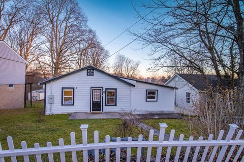 Homes For Sale - 303 2nd Street<br/> Oak Hill, WV 25901