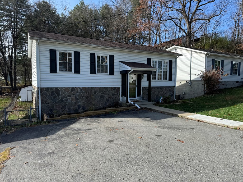 321 Canterbury Drive, Beckley, West Virginia image 2