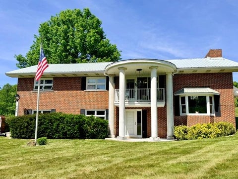 Homes For Sale - 425 Stonewall Rd<br/> Beckley, WV 25801