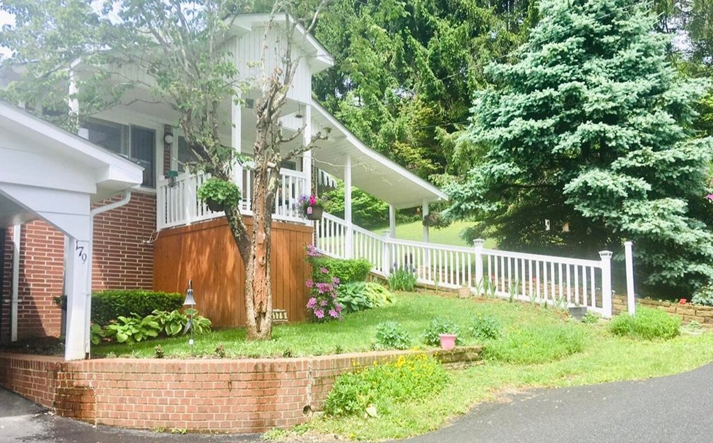 179 West St, Sophia, West Virginia image 2