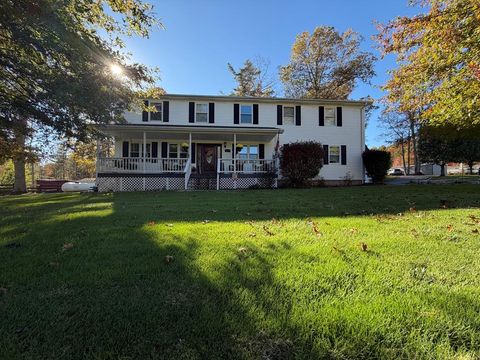 Homes For Sale - 634 Pluto Road<br/> Shady Spring, WV 25918