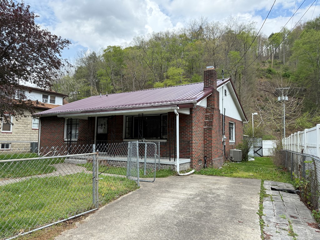 560 Appalachian Highway, Pineville, West Virginia image 9