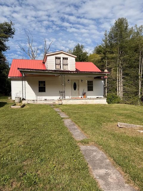 Homes For Sale - 2784 Matoaka Road<br/> Rock, WV 24747
