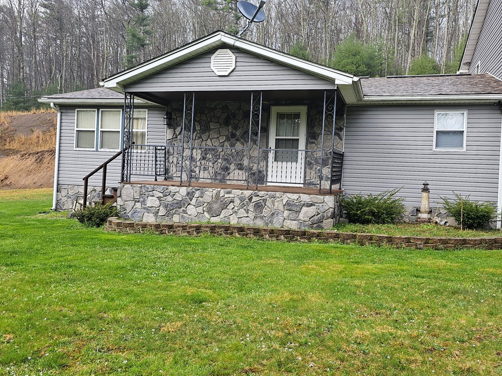 260 Hoye Road, White Oak, West Virginia image 3