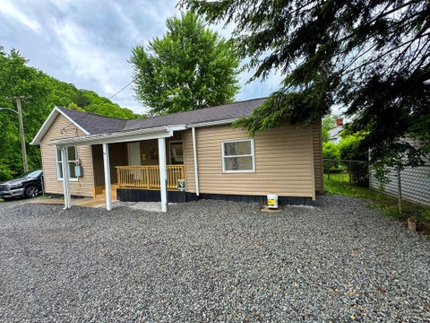 Homes For Sale - 115 S Smith Ave<br/> Mt. Hope, WV 25880