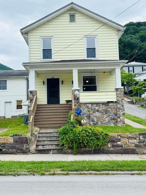 Homes For Sale - 1600 Temple Street<br/> Hinton, WV 25951