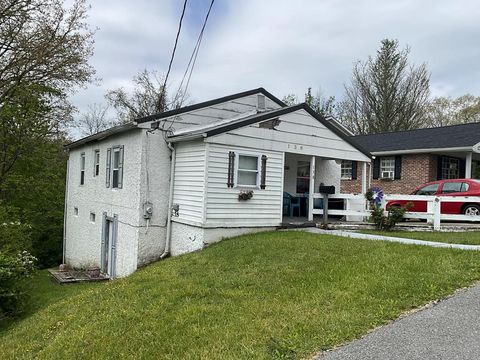 Homes For Sale - 138 Ringleben St<br/> Beckley, WV 25801
