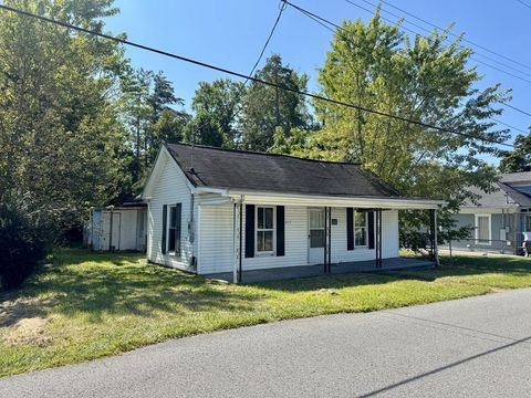 Homes For Sale - 215 Wiseman Ave<br/> Fayette County, Fayetteville, WV 25840