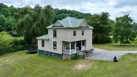 Homes For Sale - 7341 Newhope Road<br/> Bluefield, WV 24701