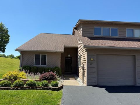 Homes For Sale - 108 Pine Park Place<br/> Beckley, WV 25801