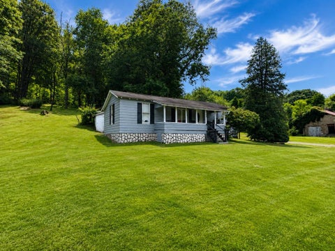 Homes For Sale - 130 Hot Coal Rd<br/> Raleigh County, Sophia, WV 25921