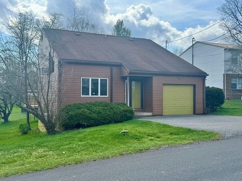 Homes For Sale - 126 1st St<br/> Raleigh County, Shady Spring, WV 25918