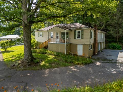 Homes For Sale - 178 Oakdale Lane<br/> Raleigh County, Bradley, WV 25880