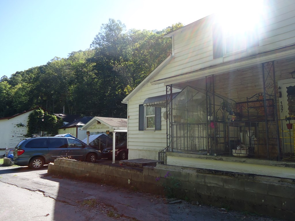 137 Brett Thomas Drive, Gary, West Virginia image 2