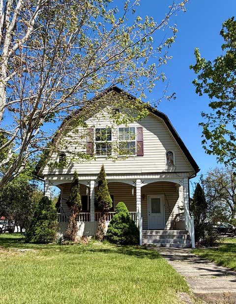 Homes For Sale - 217 Vermillion Street<br/> Mercer County, Athens, WV 24712