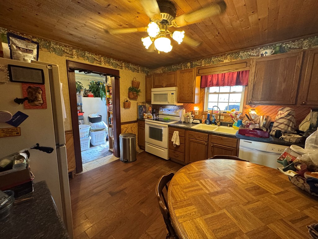 510 Robin Roost Road, Jumping Branch, West Virginia image 5