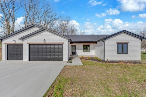 Homes For Sale - 111 Withrow Drive<br/> Raleigh County, Daniels, WV 25832