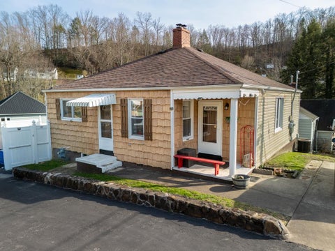 Homes For Sale - 504 Brammer Street<br/> Wyoming County, Mullens, WV 25882