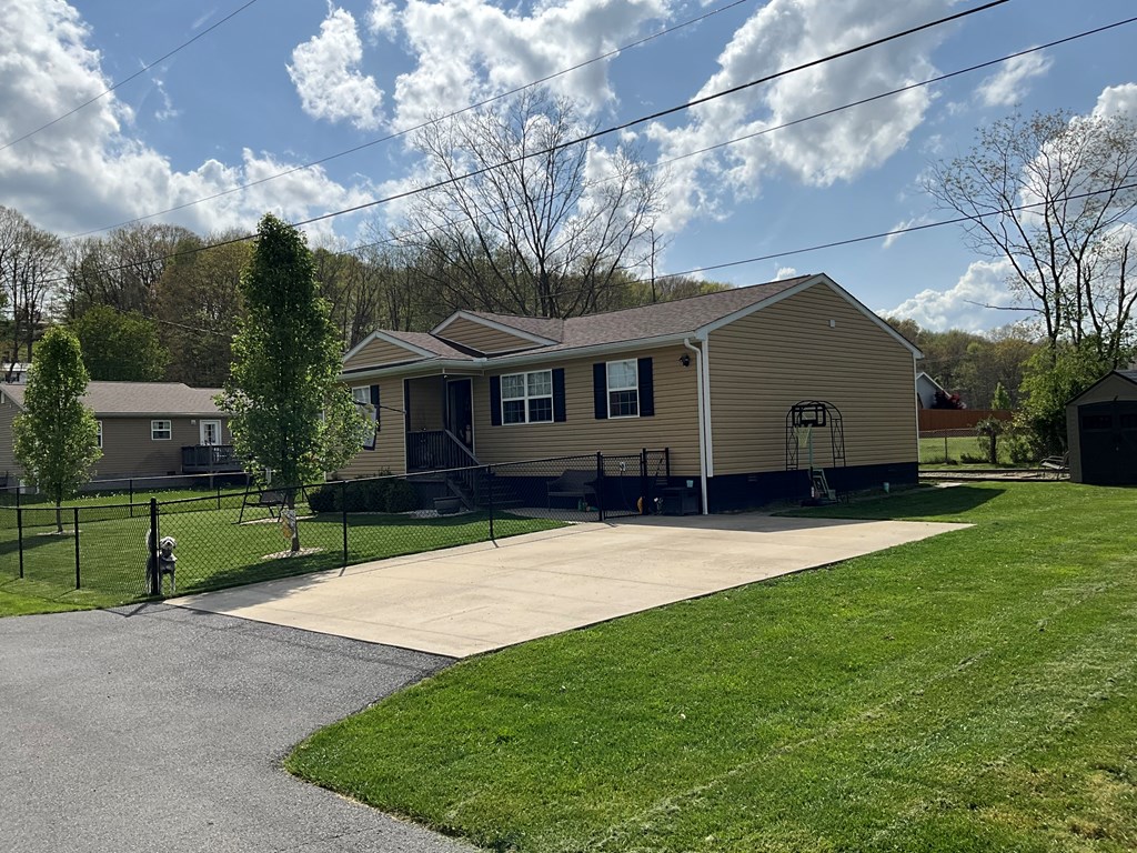 111 Applewood Lane, Shady Spring, West Virginia image 3