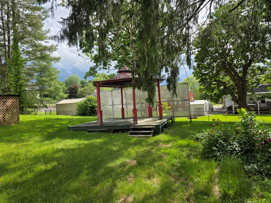 225 Church St, Oak Hill, West Virginia image 4