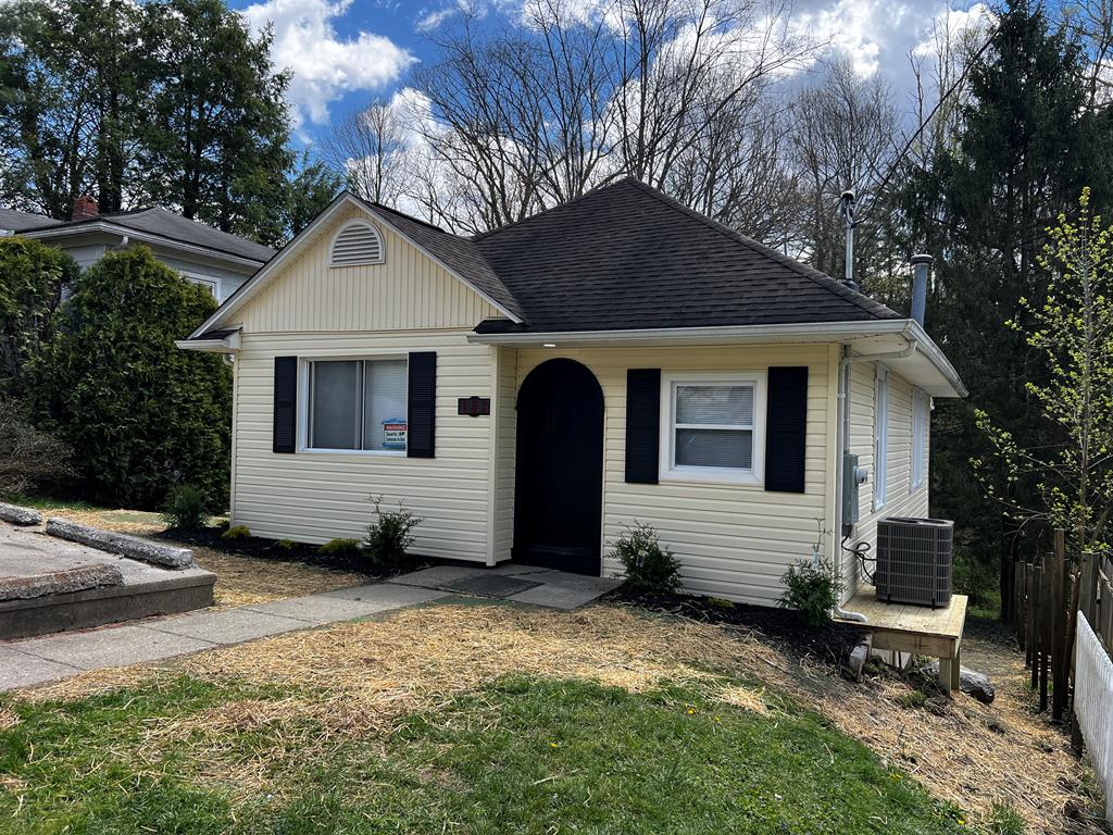 102 Pine St, Beckley, West Virginia image 1