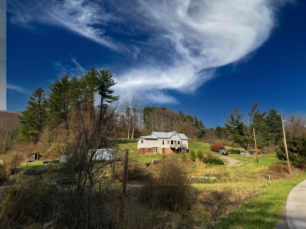 573 Plum Orchard Lake Road, Scarbro, West Virginia image 20