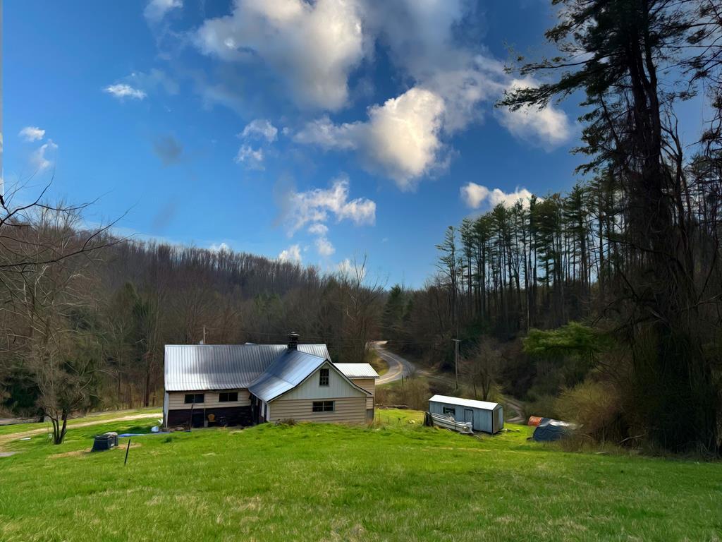573 Plum Orchard Lake Road, Scarbro, West Virginia image 2