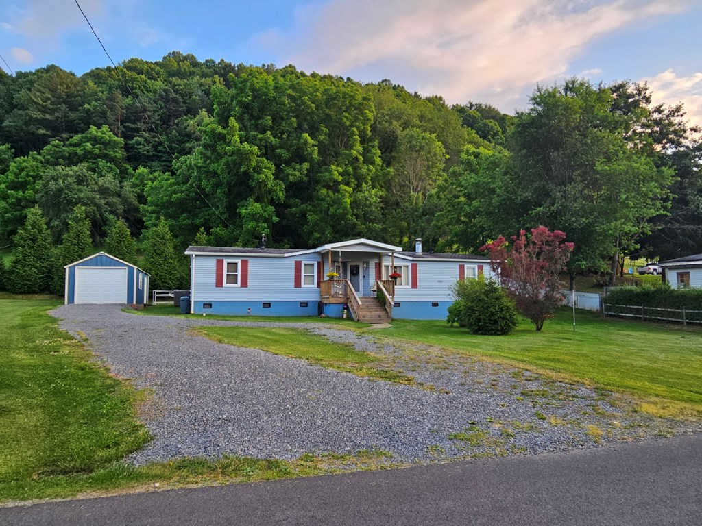 418 Blue Jay Dr, Beaver, West Virginia image 2