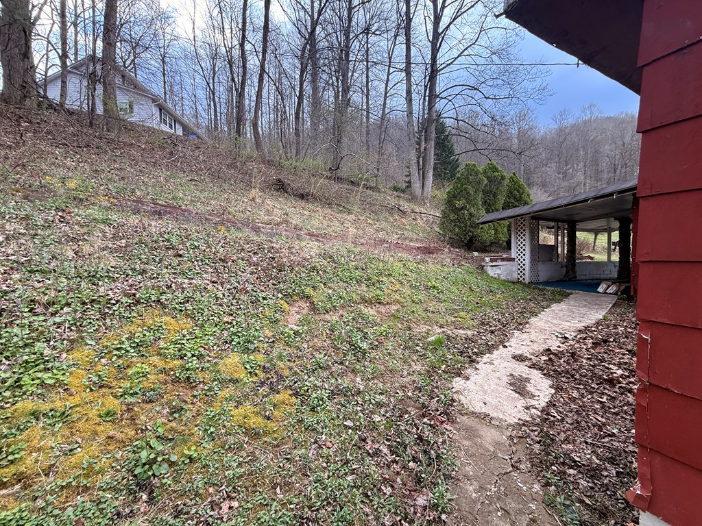 105 Denny St - Photo 2