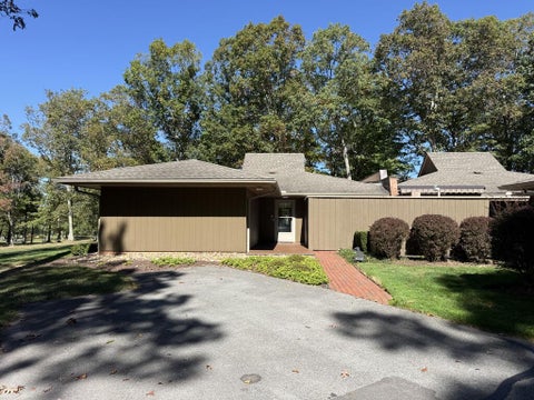Townhouse For Sale - 219 Club Circle<br/> Raleigh County, Daniels, WV 25832
