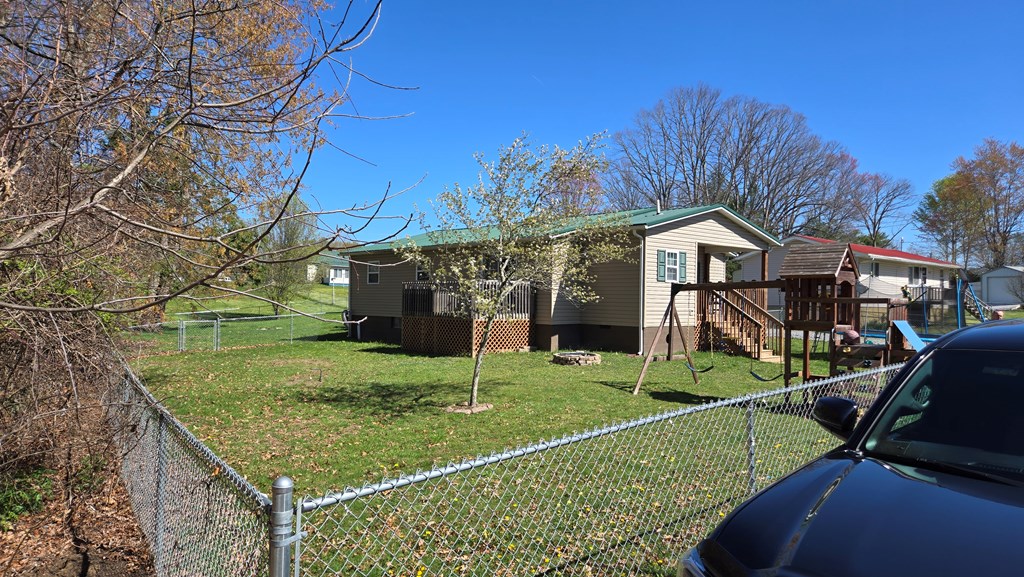 148 Sutphin St, Crab Orchard, West Virginia image 2