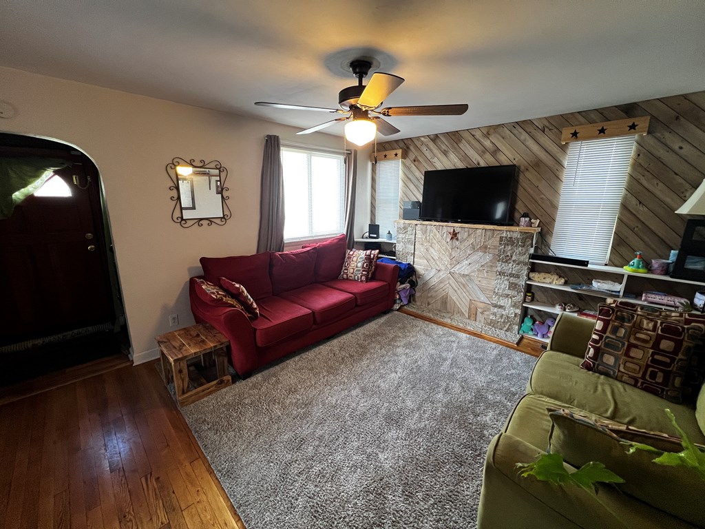 1759 Sewell St S St, Rainelle, West Virginia image 2