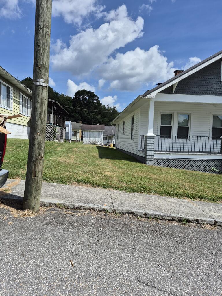 218 Poplar Street - Photo 2
