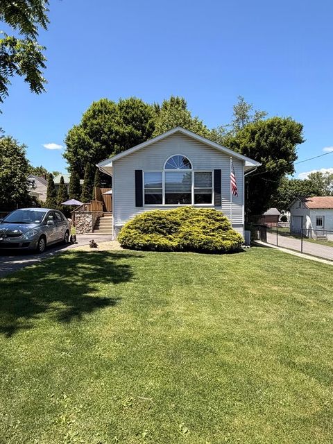 Homes For Sale - 105 Spring Street<br/> Beckley, WV 25801