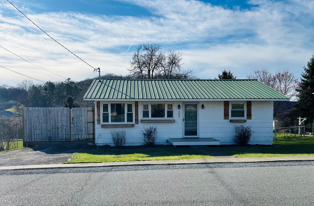 203 Chestnut Street, Mabscott, West Virginia image 1