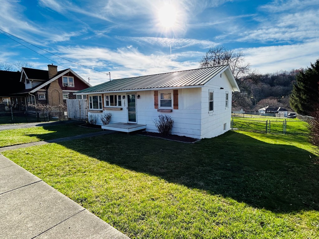 203 Chestnut Street, Mabscott, West Virginia image 3